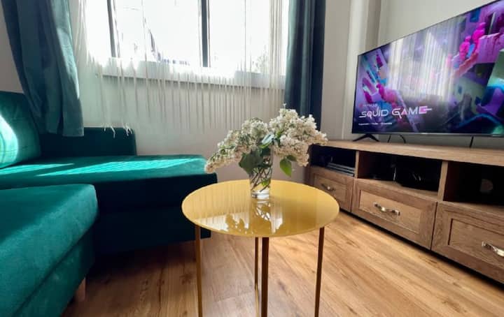 Provedite vrijeme u dnevnom boravku opuštajući se, gledajući TV ili Netflix, igrajući PlayStation 4, razgovarajući ili uživajući u pogledu na povijesnu crkvu St. John 's Church. (jedna od glavnih znamenitosti Tartua)