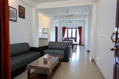 Lovely 3-br. flat at Kadavanthra