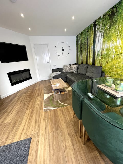 Stunning 1 bedroom self contain G/floor Apartment