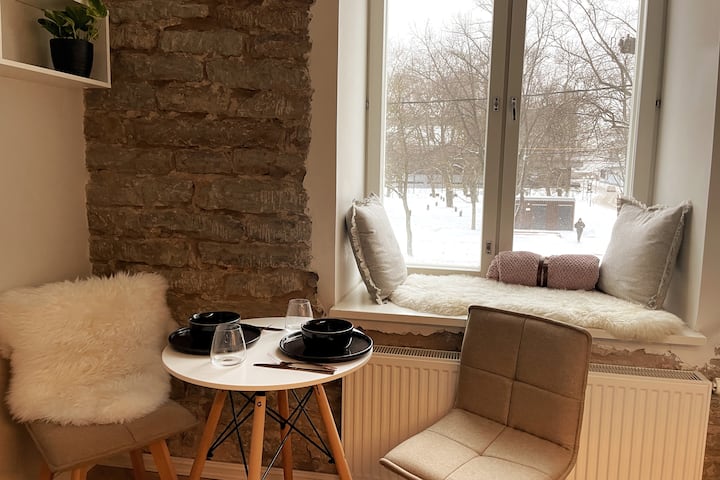 Cozy Loft In The Heart Of Tallinn - タリン