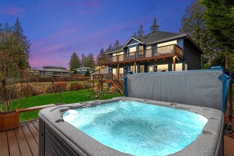 Puget Sound Retreat - 4 Bedroom Home w/ Hot Tub
