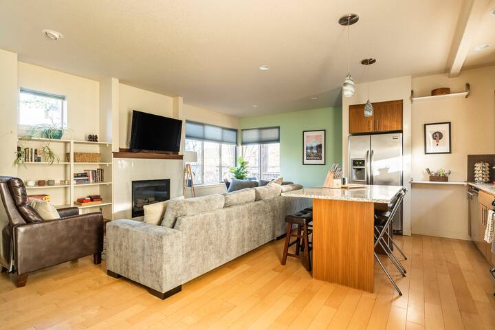 Modern 3BR – Walk to Alberta Eats & Coffee