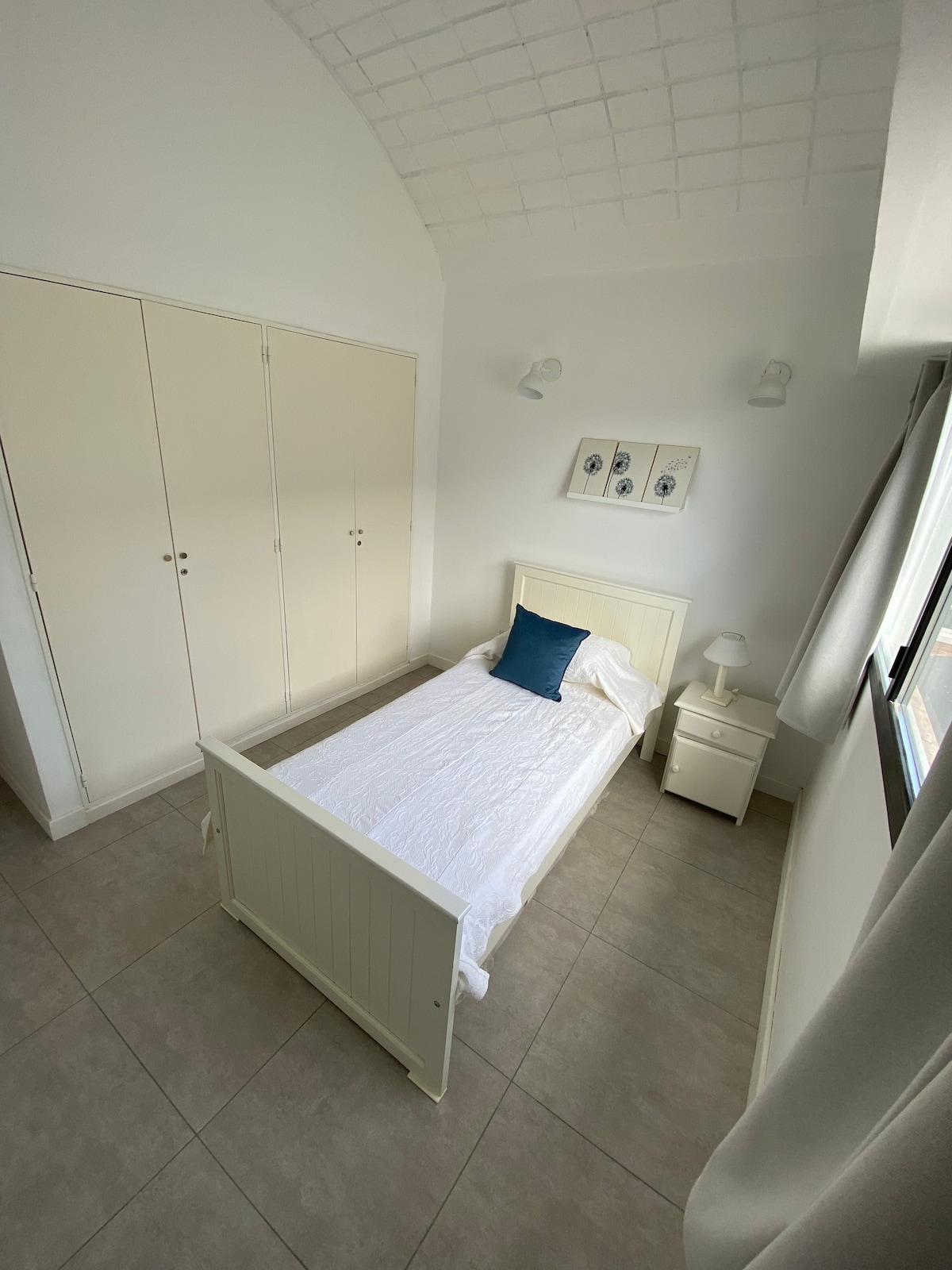 Соба. 1 кревет + 1 кревет за автомобил