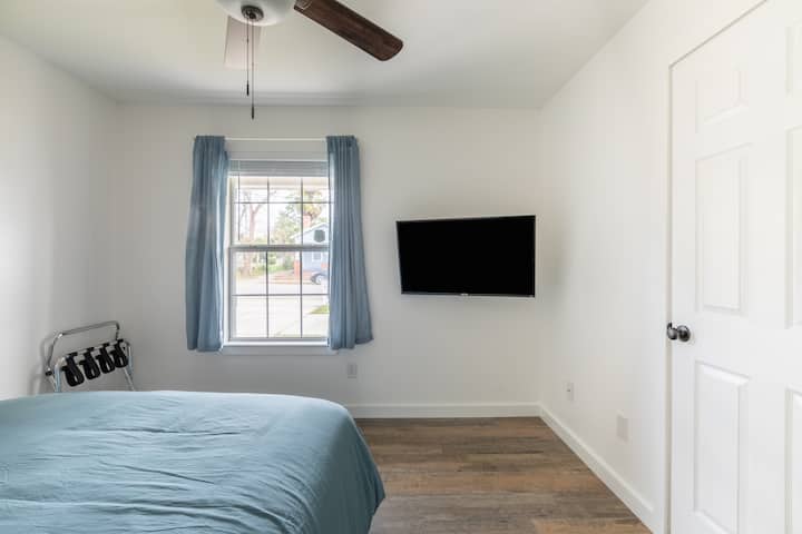 Front bedroom with queen bed