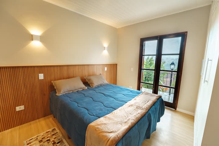 Apartman s bračnim krevetom i balkonom