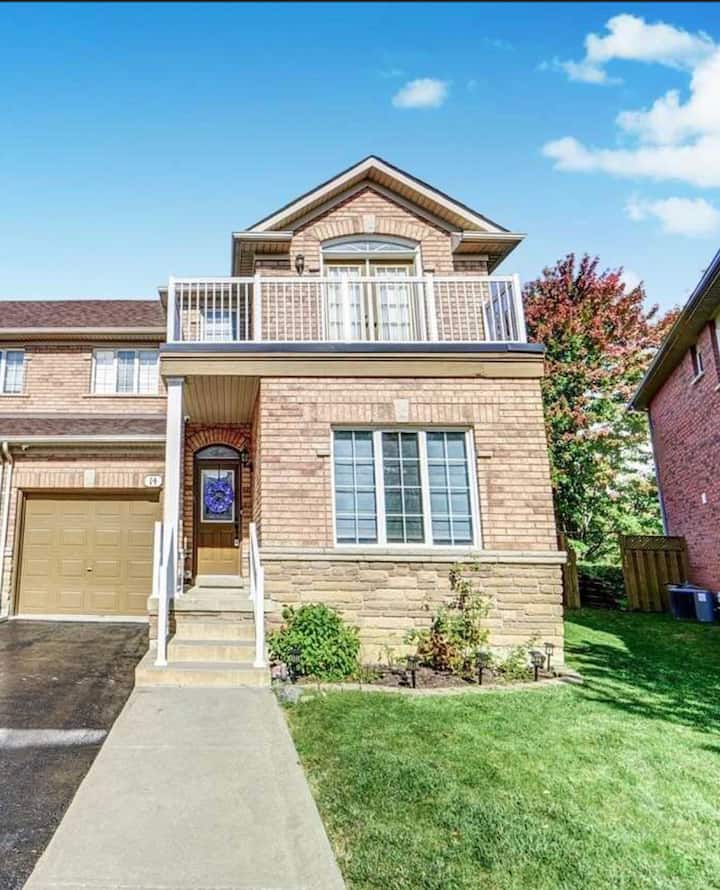 Private room near trinity mall in Brampton Houses for Rent in