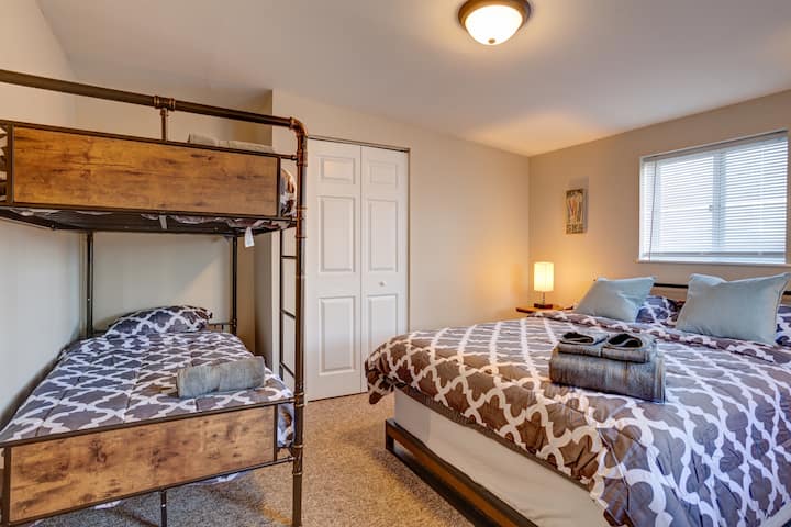 Druga spavaća soba ima i krevete na kat uz bračni krevet (160x200)