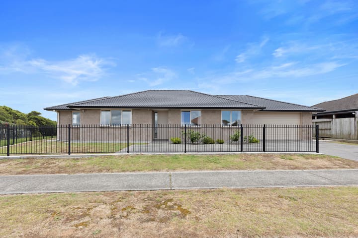 L&J pacific holiday homes managed Airbnb listing 3