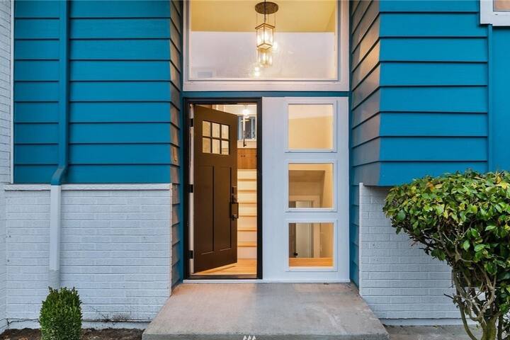 Modern for Families w/ AC | 5BR 3BA | Central SEA gallery image 5