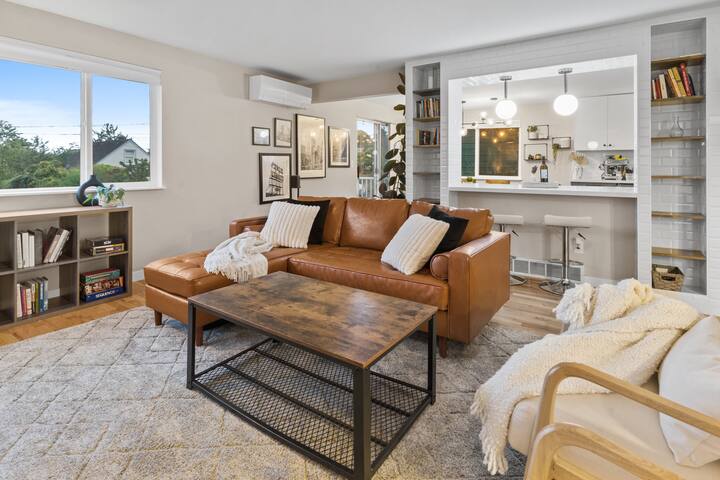 Modern for Families w/ AC | 5BR 3BA | Central SEA gallery image 3