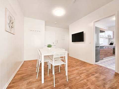 2 Room Apartment with Balcony - 20min Messe DUS