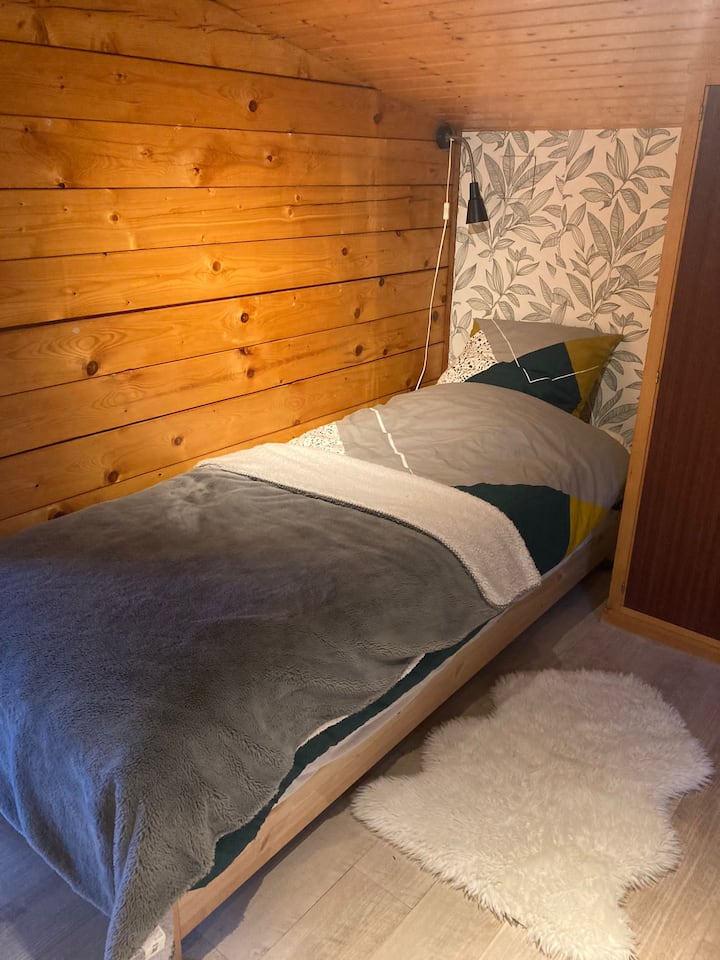 غرفة النوم 2 - الطابق
2 سرير قابل للتحويل إلى سرير مزدوج أو 2 سرير فردي