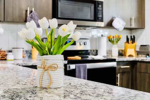 Sunlit Tampa Home: Family-Friendly Retreat