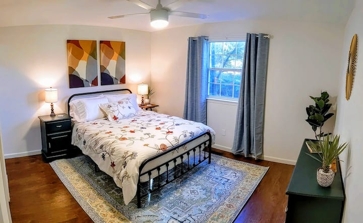 Enjoy the river view from this room that offers a queen bed and ensuite bathroom