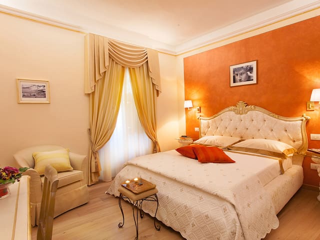 La Culla di Dante Luxury Apartment in Duomo