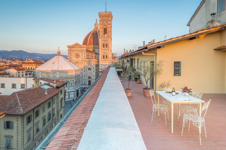 La Culla di Dante Luxury Apartment in Duomo gallery image 3