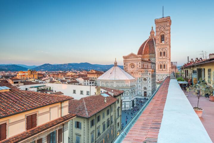 La Culla di Dante Luxury Apartment in Duomo gallery image 2