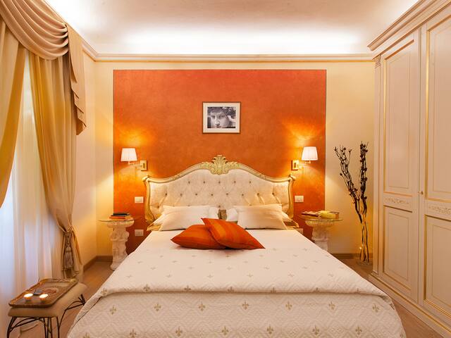 La Culla di Dante Luxury Apartment in Duomo gallery image 4