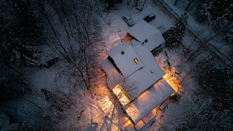 Large riverside cottage in Lac-Brome