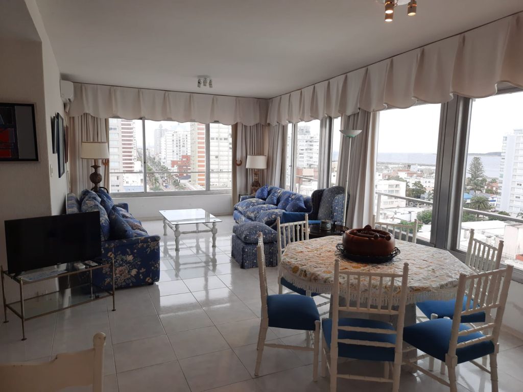 Propiedad de Airbnb exitosa: Large High-Floor Apartment 88 m2 Corner View Sunset en Punta Del Este