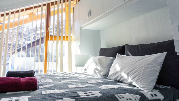 двокреветна спална соба/приватна туш-кабина