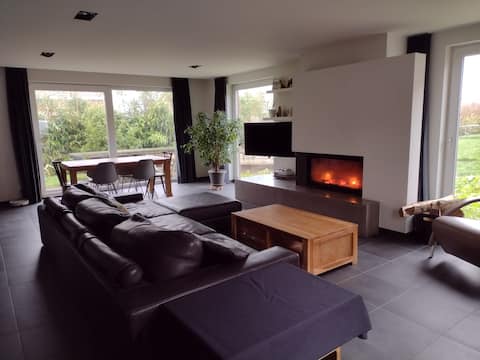 Spacious cozy house with garden and private parking