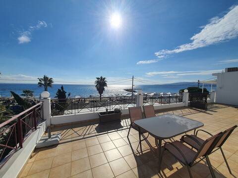 Beachfront Apartment, Marathon Beach