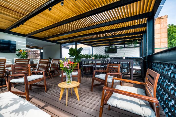 20 Guest Full Condo: 10BR/10BA w/private Rooftop. gallery image 4