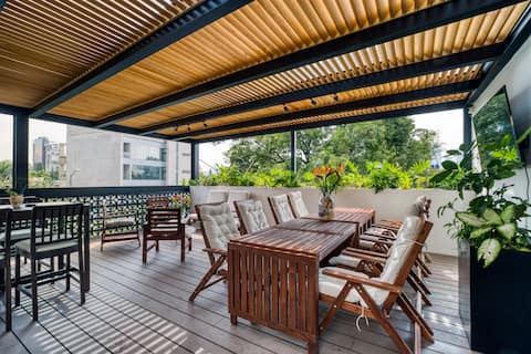 20 Guest Full Condo: 10BR/10BA w/private Rooftop.