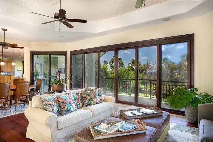 Luxury family home , walk to beach, Pool & Spa gallery image 2