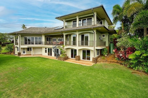 Luxury family home, walk to beach, near the ocean