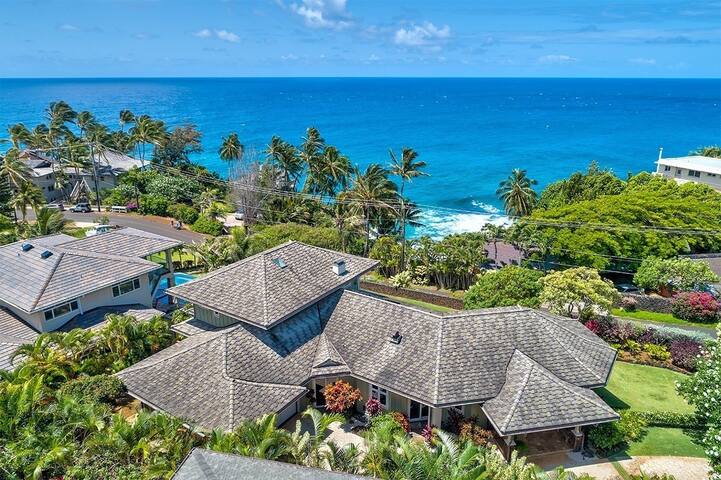 Luxury family home , walk to beach, Pool & Spa