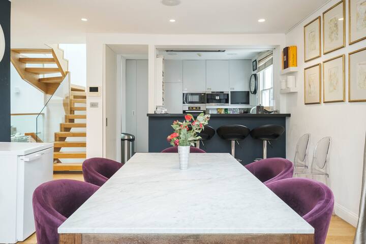 NEW Stunning 5BD Mews House gallery image 5