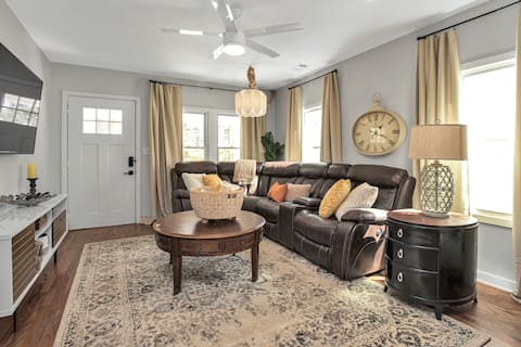 Successful Airbnb property: Comfy Cozy Bungalow / Fenced BkYard /Near Airport in Sylvan Hills