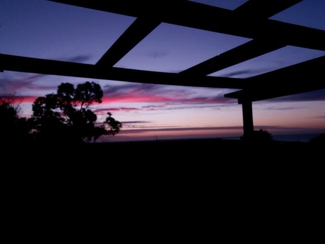 McCRAE ENTERTAINER WITH AMAZING BAY VIEWS gallery image 4