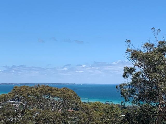 McCRAE ENTERTAINER WITH AMAZING BAY VIEWS gallery image 2