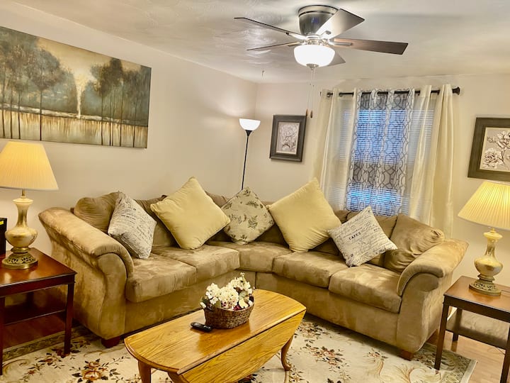 Cozy 4 Bedroom Home With 2 King Sized Beds - 托利多