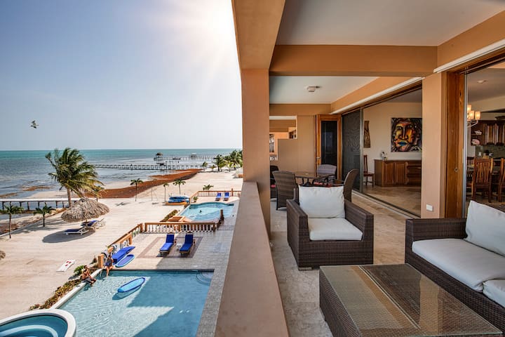 Hip Nautic- 3 Bedroom Vacation Home