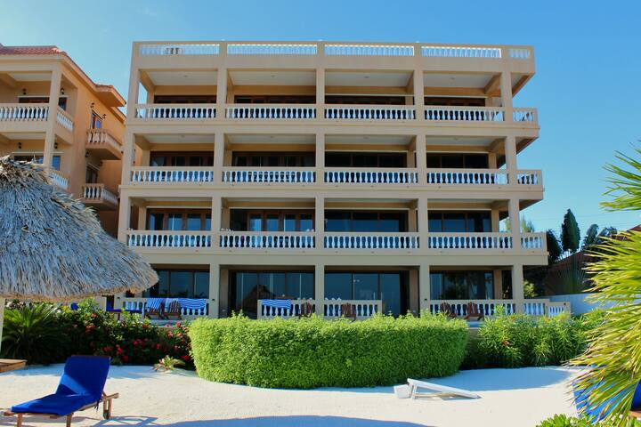 Hip Nautic- 3 Bedroom Vacation Home gallery image 4