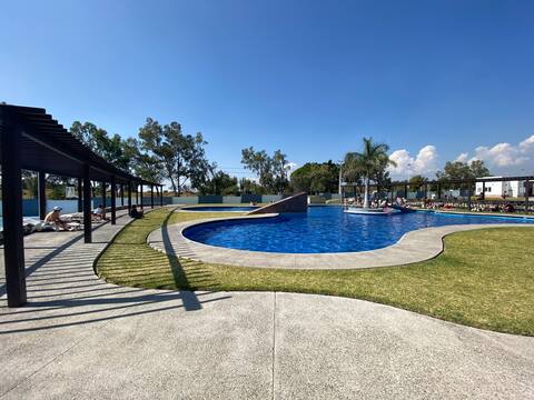 Beautiful condominium with pool, super quiet