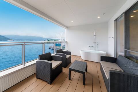 In front of the sea!Oceanfront Vacation Rental facing Suruga Bay