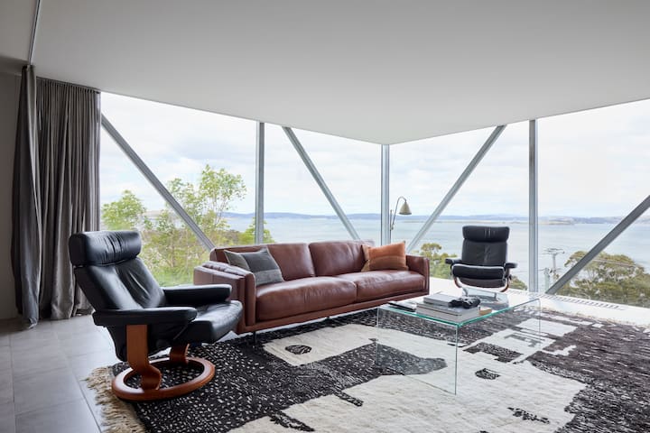 Architectural Glass House with Breathtaking Ocean