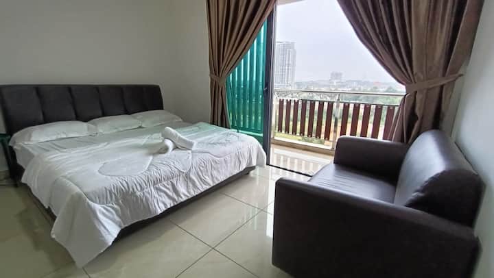 krevat dopio "king", pamje nga rruga, divan, ballkon