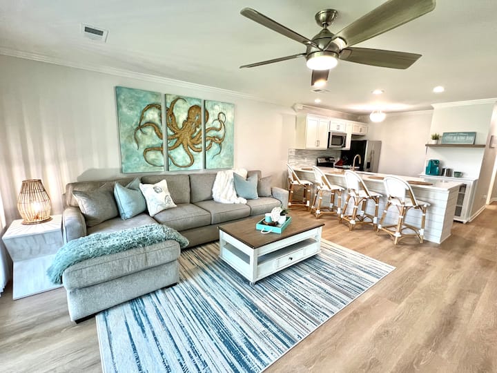 Luxury Lakefront Villa At Beachfront Resort - Miramar Beach, FL