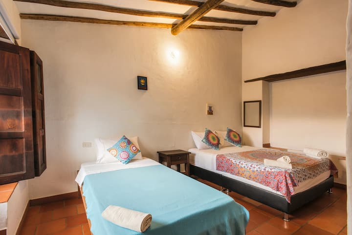 Chumba 2. Ukubwa wa Malkia waama, Kitanda cha Mtu Mmoja, Bafu la Kujitegemea