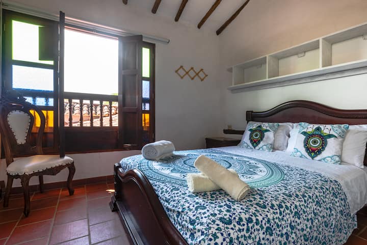 Chumba cha 3 cha kulala. Kitanda cha watu wawili, bafu la kujitegemea.