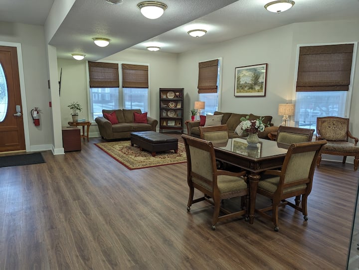 Two Queen Beds W/ Private Bath - Raymond-carl Room - Ithaca, MI