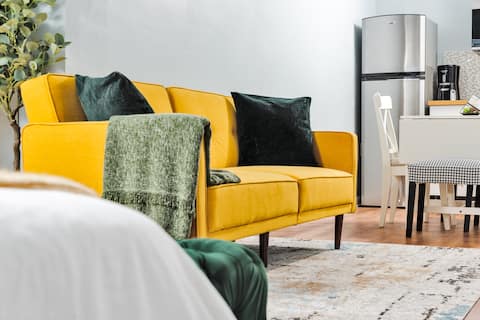Top Airbnb: Poolside Studio near Hard Rock Stadium in Miramar