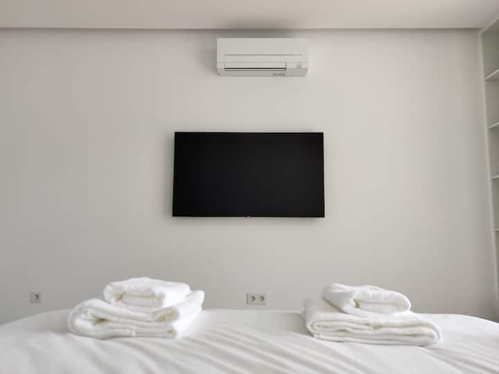 55" TV + AC
