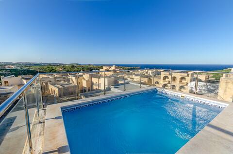 Rooftop Pool w/SeaViews @ Modern 3BR Holiday Home